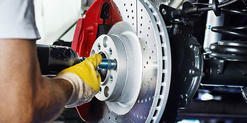 Замена тормозных колодок в iService!